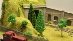 Railscenix Trees OO Gauge Mixed Set Of 25, 3.5cm-13cm -Model Rails Shop IMG 8952 43989.1655216841