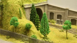 Railscenix Trees OO Gauge Mixed Set Of 25, 3.5cm-13cm -Model Rails Shop IMG 8960 31345.1655216841