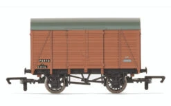 Hornby OO Gauge BR Twin Vent Van S49186 - R60102