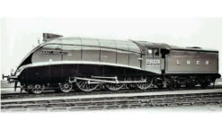 Hornby OO Gauge LNER, Class B17/5, 4-6-0, 2870 'City Of London' - Era 3 R30137
